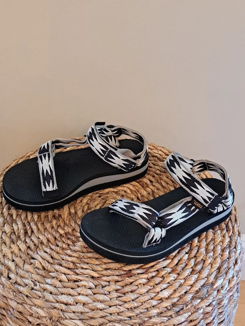 Teva Youth Halcon Black Multi Print Midform Universal Water/Outdoor Sandals 6/37